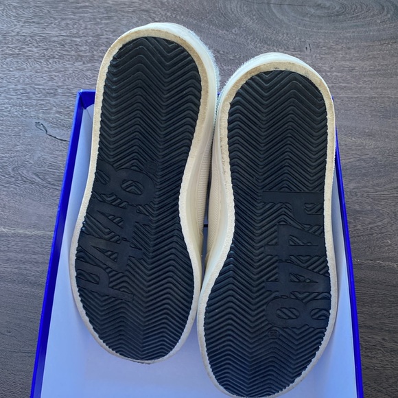 White runners/sneakers, fur trim - Picture 6 of 8